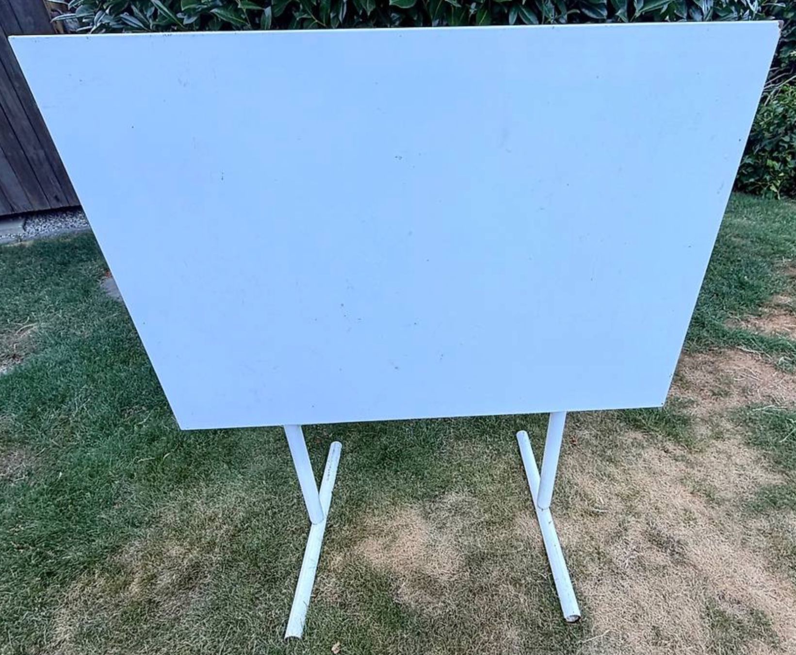Schaffner Tables: Schaffner Metalltisch - 100 × 65 cm – D'occasion à Riedtwil par amRing 2