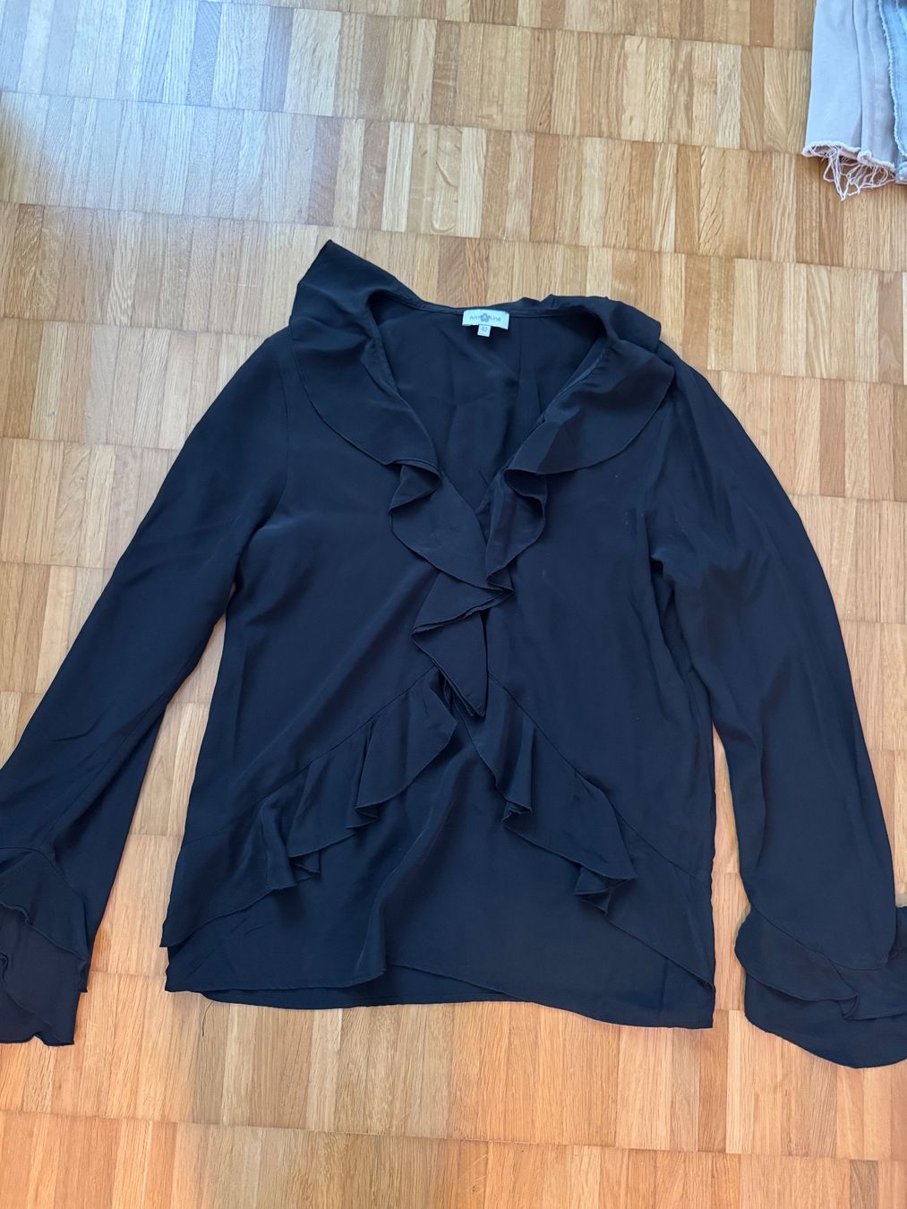 Camicette: Schwarze Bluse mit Rüschen, Grösse 42! – Usato da Jona venduto da Good_luck1_ 2