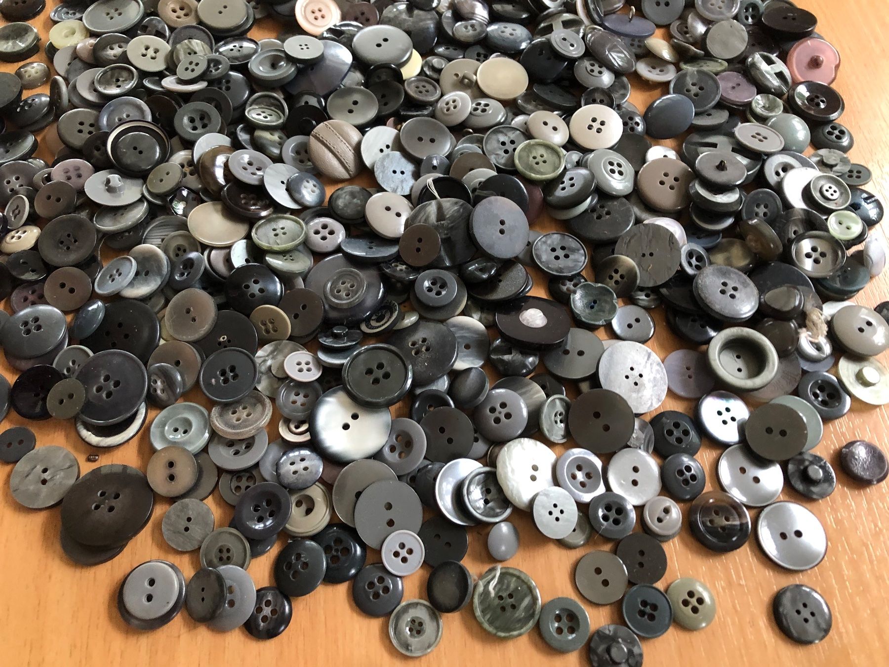 Bottoni: Lot Knöpfe in Grau ca. 800 gr. – Usato da Sirnach venduto da Goforit2001 2