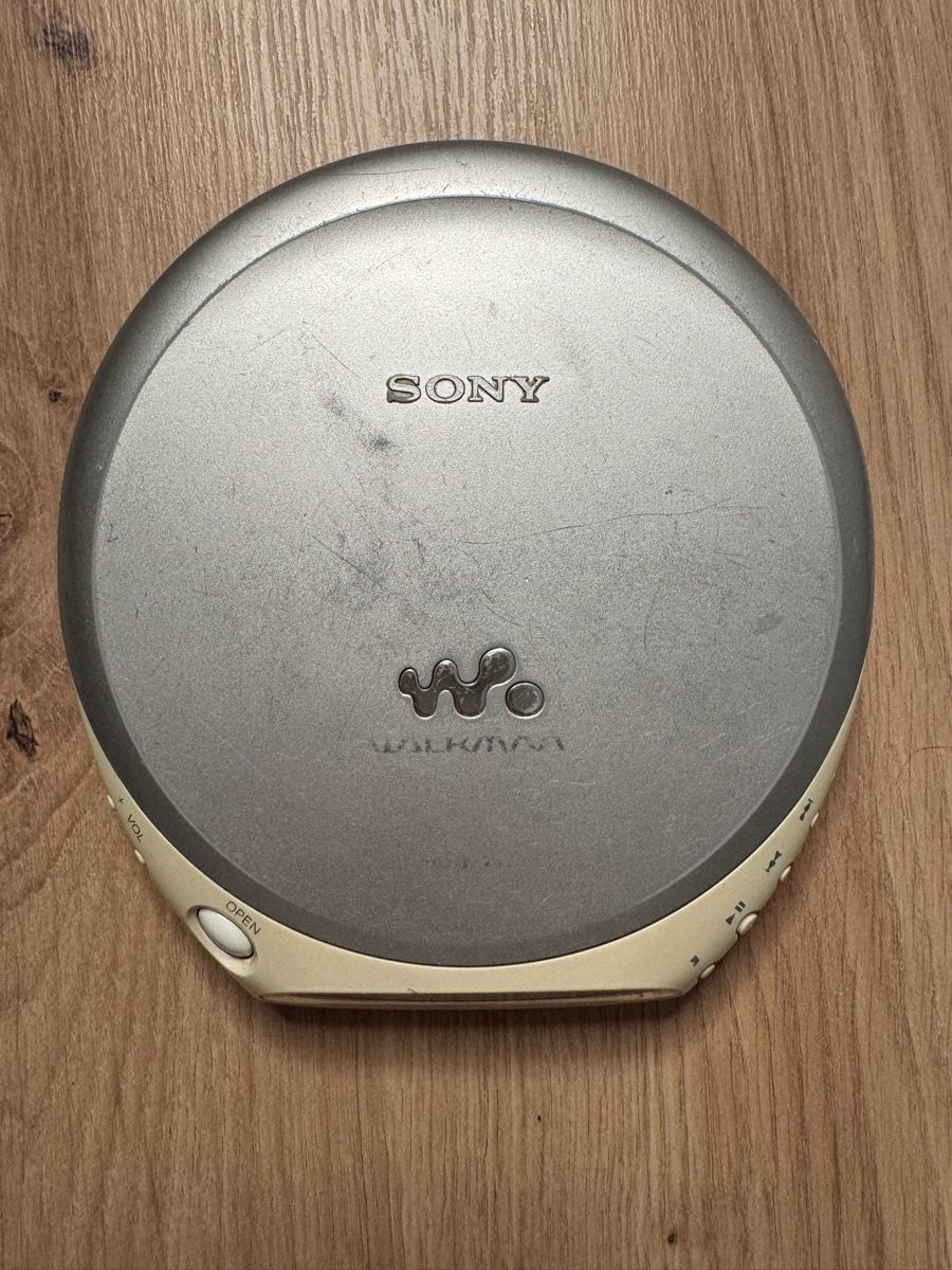 Sony Tragbarer Mediaplayer: Sony Walkman CD Player D-EJ361 tragbar – Defekt aus Biberist von etesummer