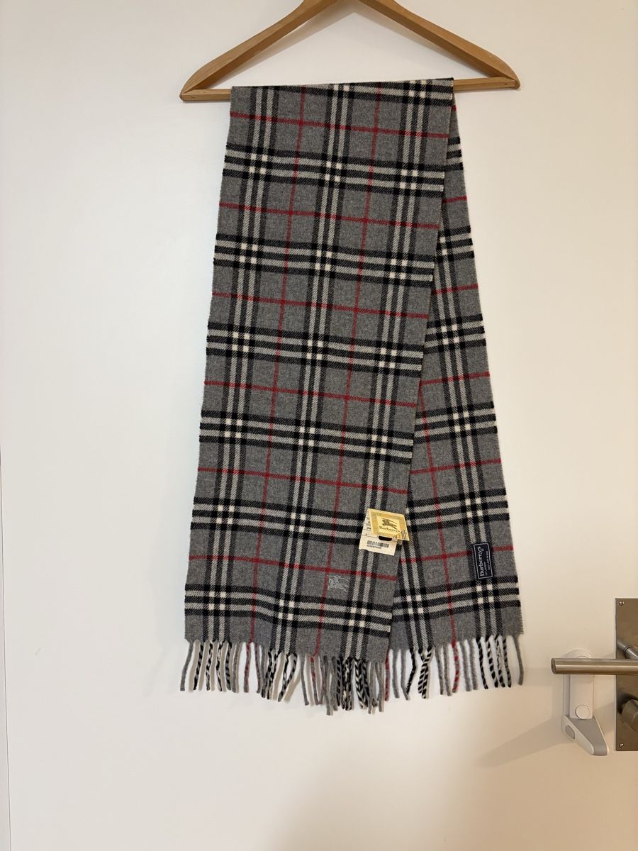 Burberry Foulards, Tücher & Schals: Burberry Schal – Neu (gemäss Beschreibung) aus Rotkreuz von Vintage_lover1 1