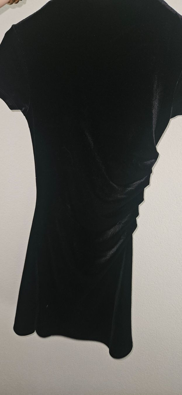 H&M Vestiti: Robe courte velours noir – Usato da Vétroz venduto da MargauxLDG 1
