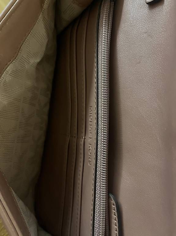 Taschen für Damen: Michael Kors Clutch – Gebraucht aus Zürich von Luca-g79 3