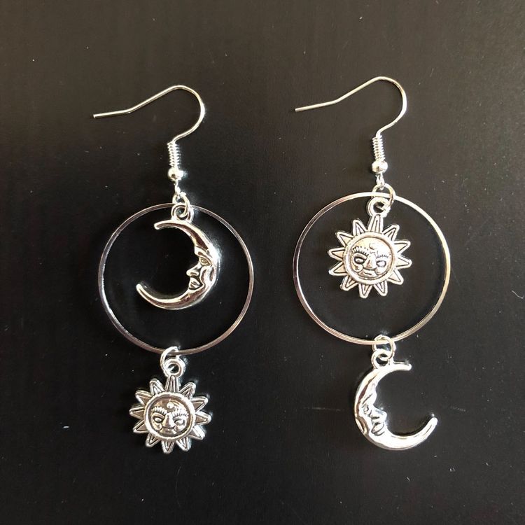 Gotische Schmetterlings Ohrringe - Vintage Sonne & Mond Design Mit Rosenquarz