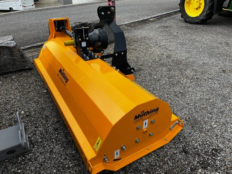 John Deere Traktoren: Traktor John Deere 3025 E mit Müthing Mulcher – Neu (gemäss Beschreibung) aus Baar von renewismer 3