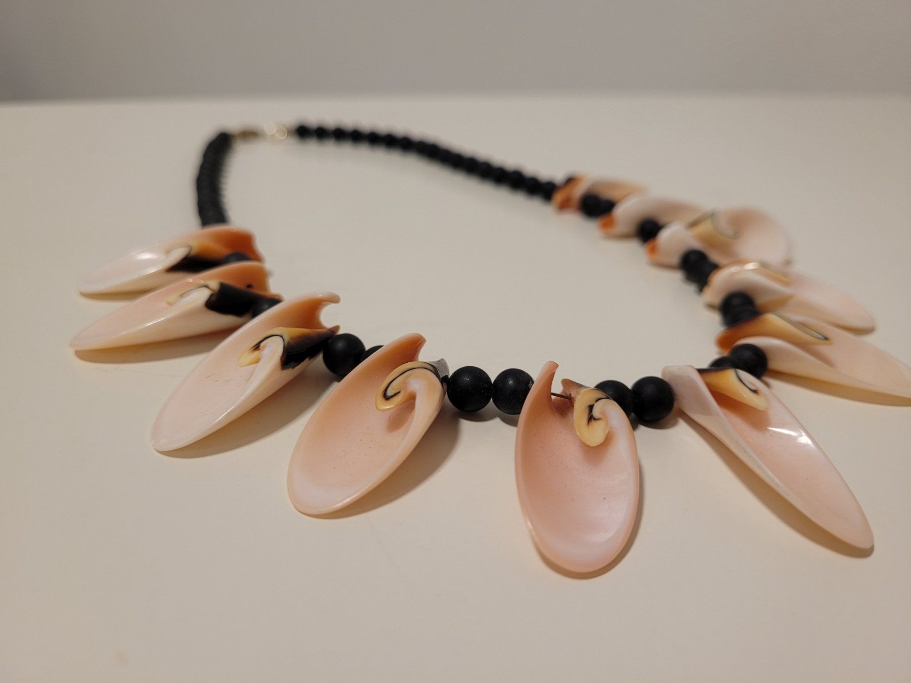 Catenine: Steinkette Lava Muscheln – Usato da Schaan venduto da car_wrv2