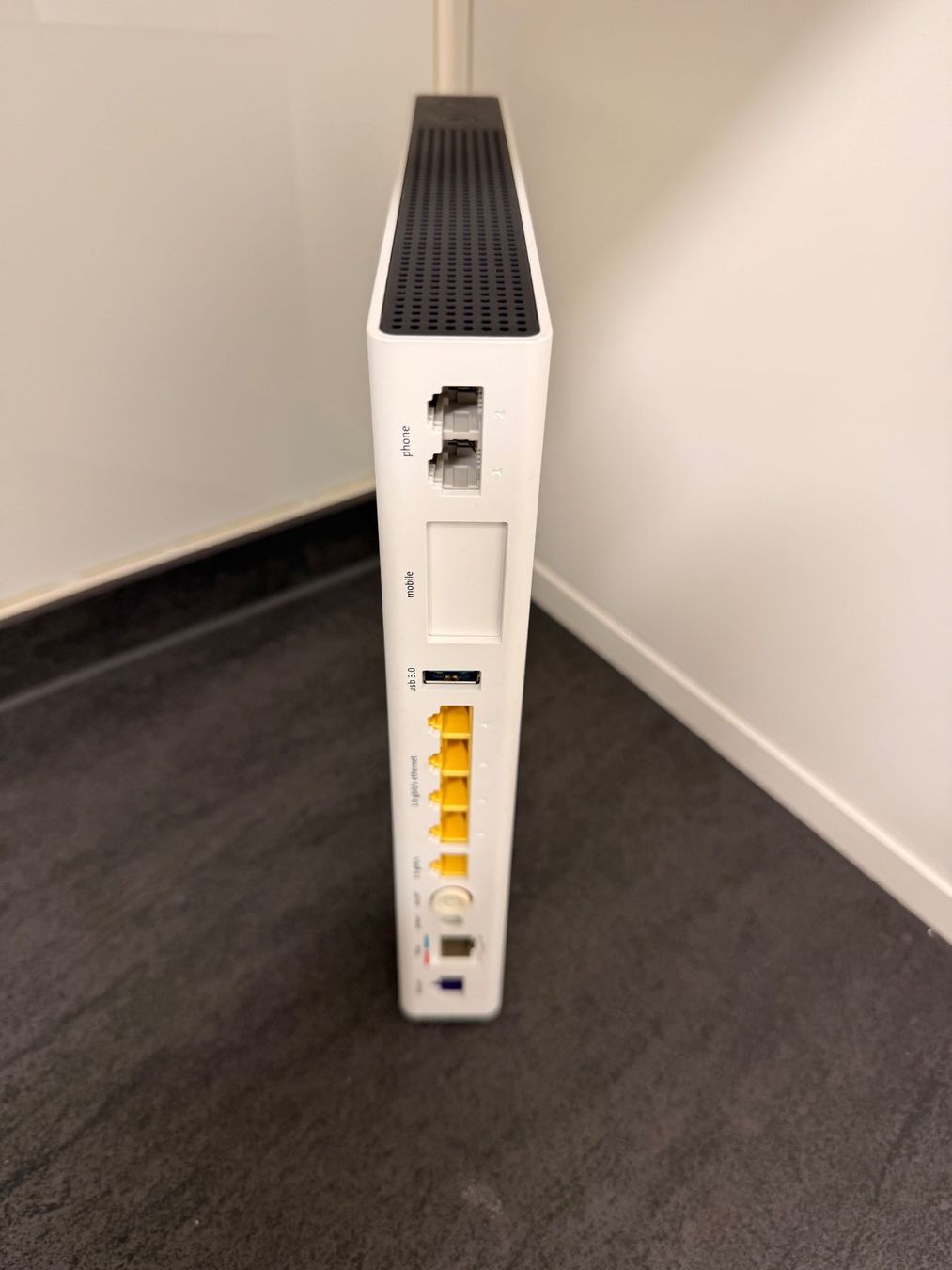 Swisscom Modems & Router: Swisscom Internetbox 3 & Swisscom TV Box 5 – Gebraucht aus Wetzikon ZH von kembo6 1