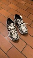 New Balance Sportschuhe weiss silber akzeptabler Zustand