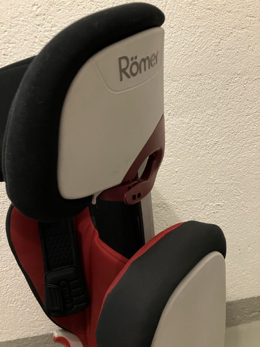 Britax Römer Seggiolini per auto: Römer Kindersitz KID XP, 15-36 kg – Usato da Cham venduto da gwuerz 3