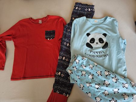 Zwei Lange Kinder Pyjamas Calida und Panda Grösse 140