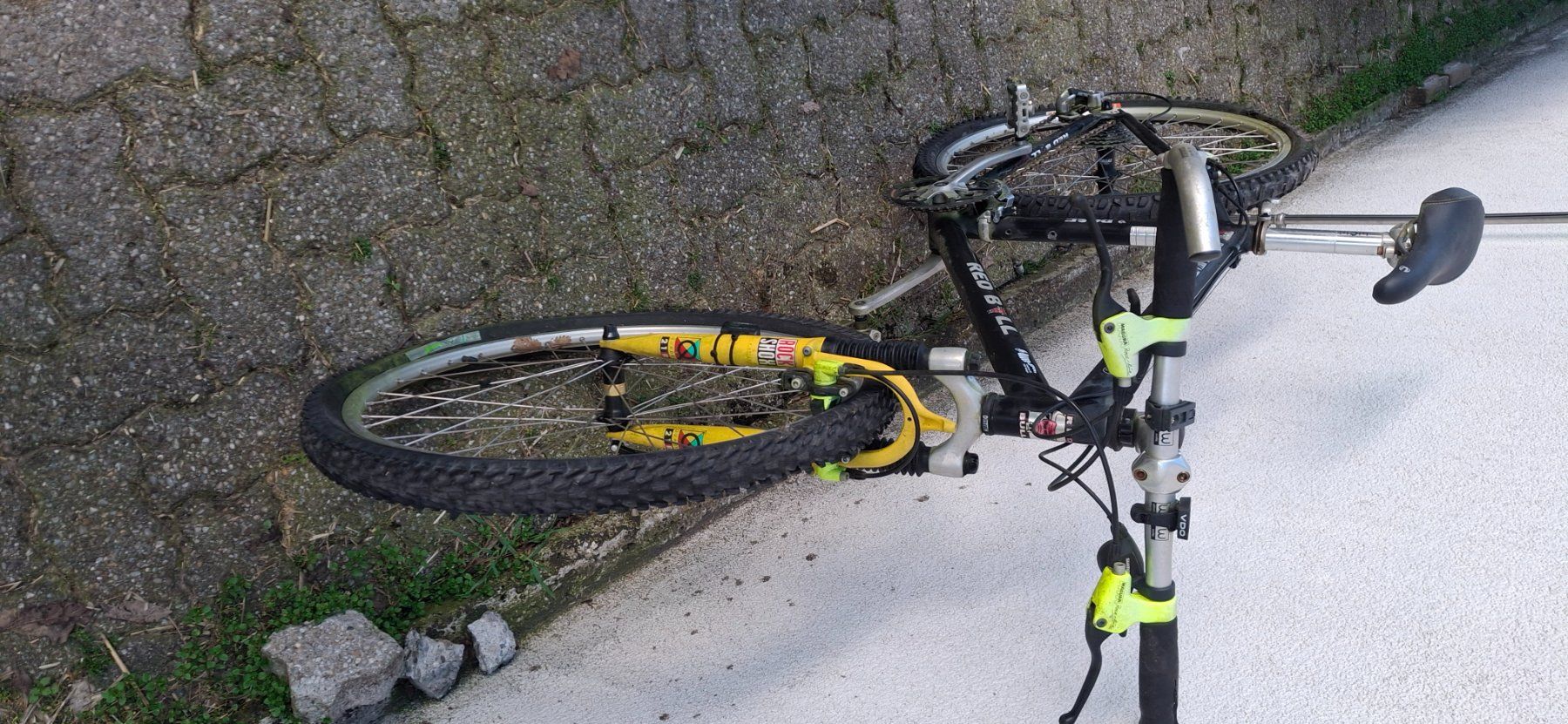 Biciclette: Mtb Red Bull mit Hydralischen Bremsen – Difettoso da Kyburg venduto da JBMNT2020 2