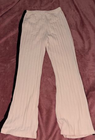 Trendiger zweiteiliger Strickanzug mit Schlaghose, S