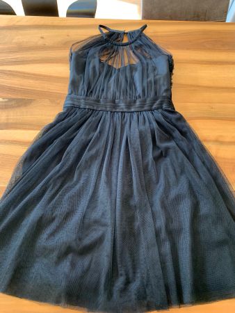ESPRIT Traumkleid mit schönem Ausschnitt und Rücken Gr. 34