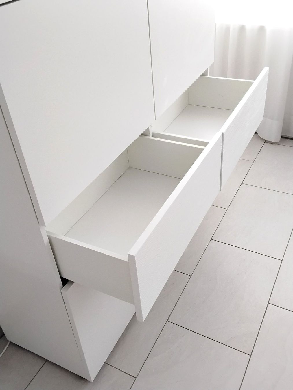 Pfister Scaffali: Elegantes Highboard Regal weiss – Usato da  venduto da  5