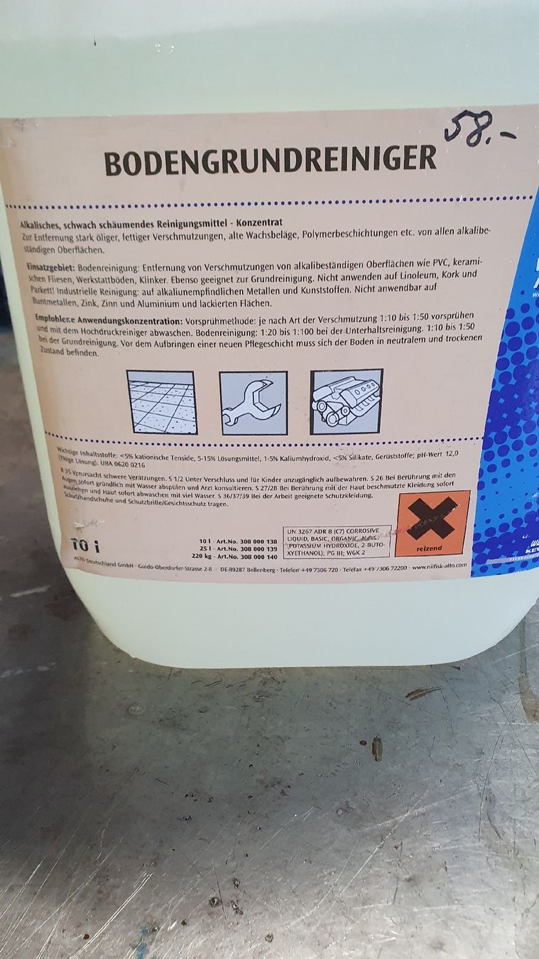 Autres accessoires p. véhicule: Bodenreinigungsmittel – Neuf avec emballage d'origine à Maienfeld par RobofixAG 1