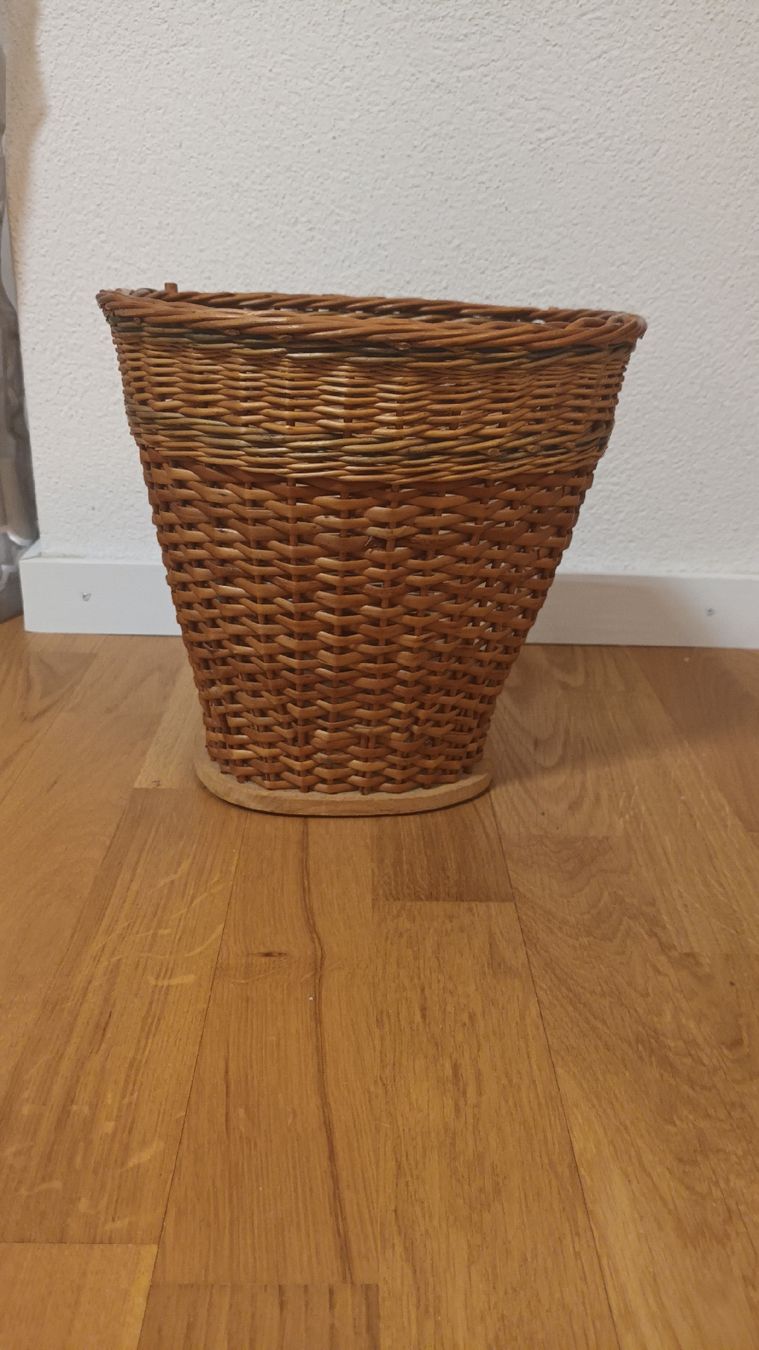 Alle Dekorationen: Schöne Kiepe 30cm – Gebraucht aus chur von erika025