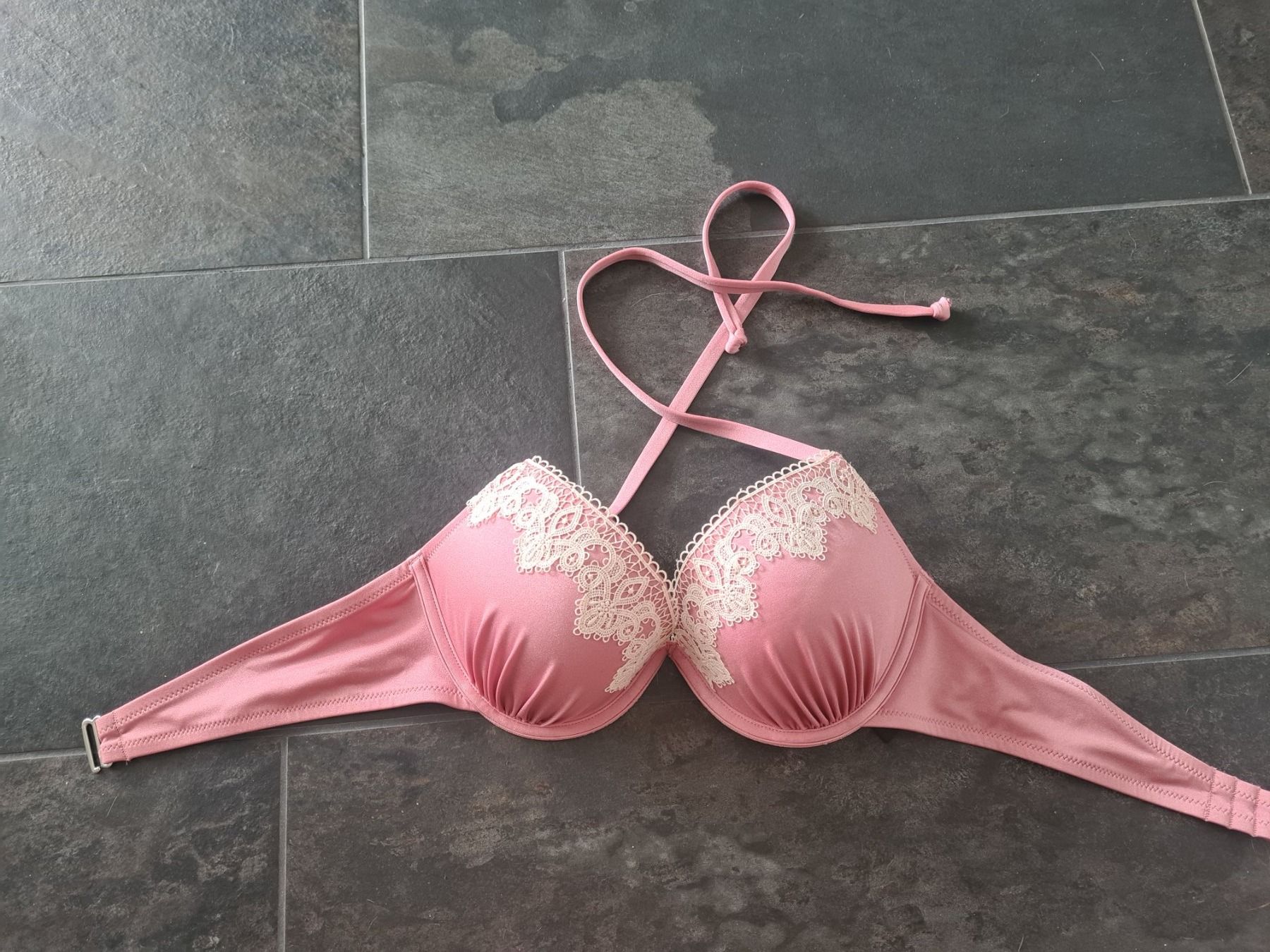 H&M Costumi da bagno & Bikini: Bikini Top – Usato da Dinhard venduto da lor_p8fn