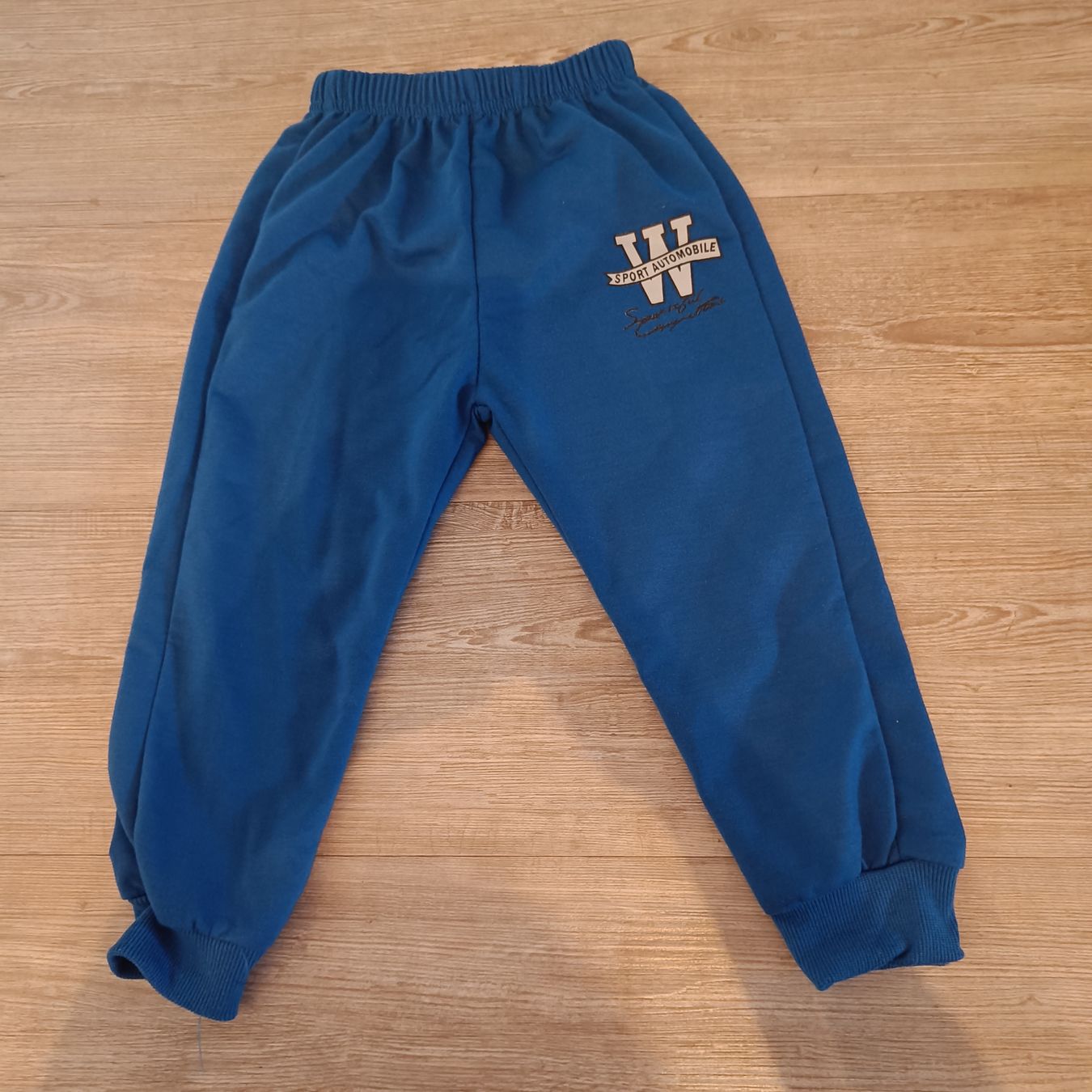 Pantalons: Trainerhose Grösse 98 – D'occasion à Jaberg par urig17.