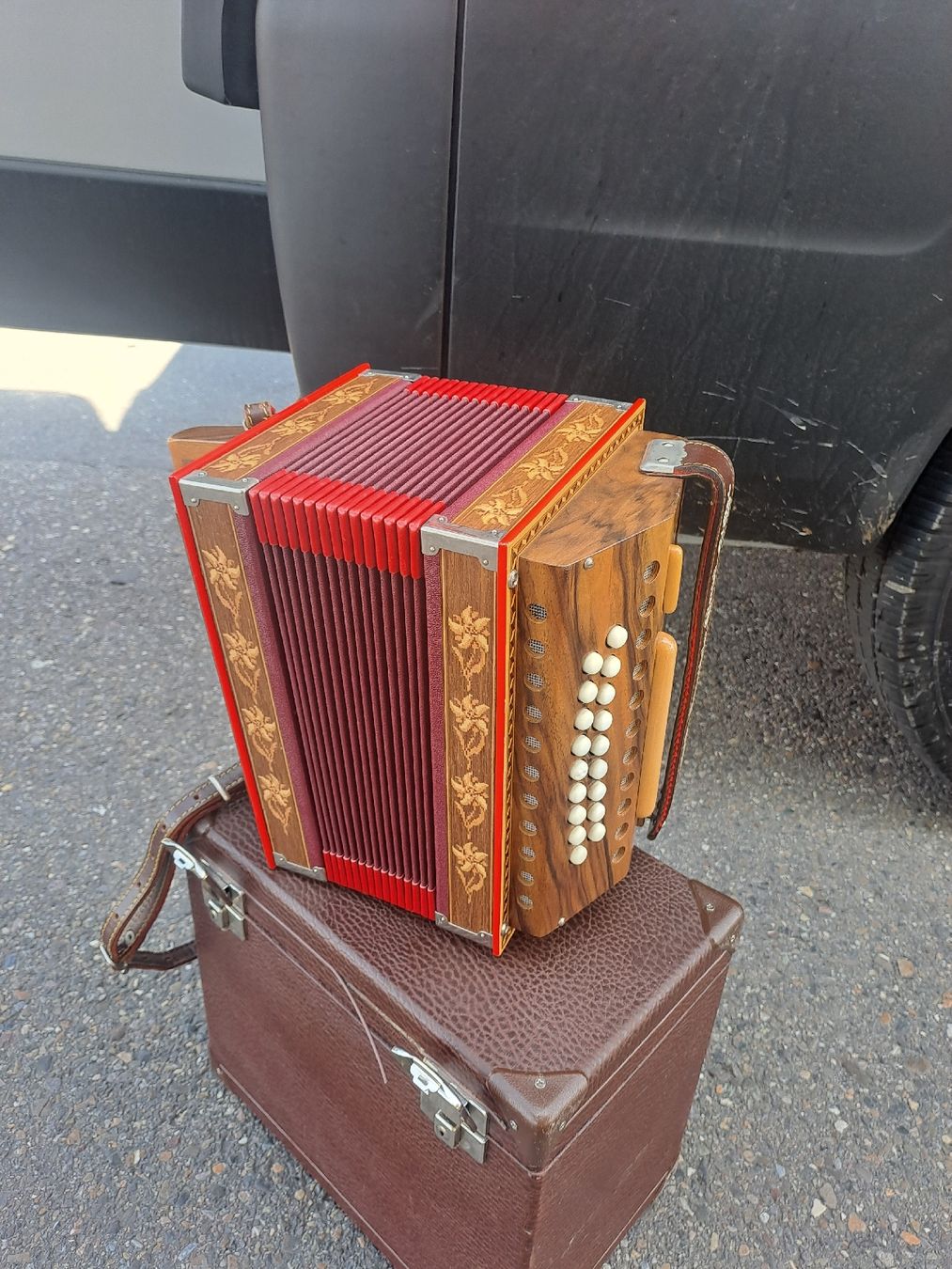 Strumenti musicali: Aemmentaler orgeli ton B  – Usato da Villeneuve venduto da BibiVintage 4