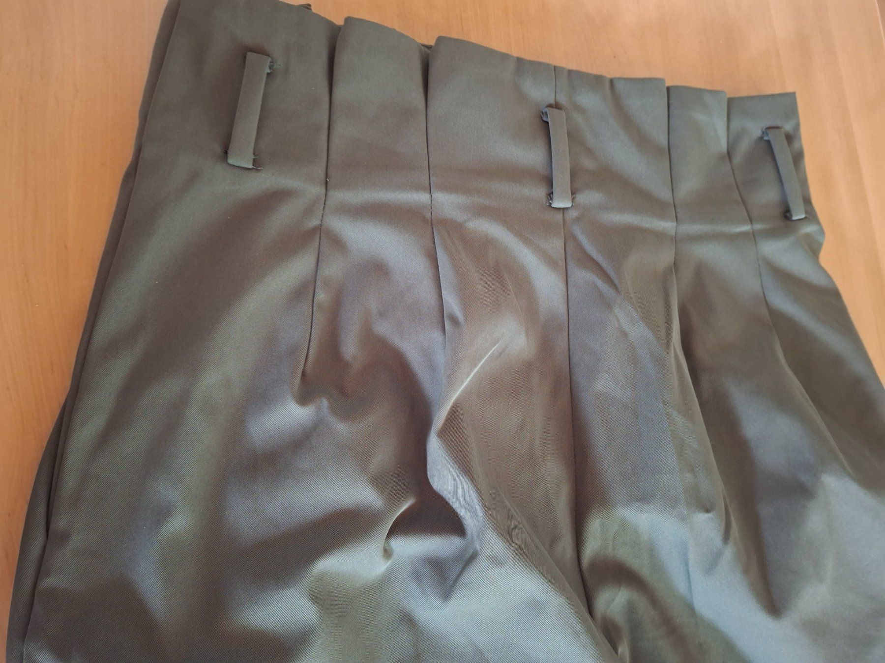 H&M Pantaloni: Pantalon taille 42 marque H&M – Usato da Villiers venduto da san_jn5w 5