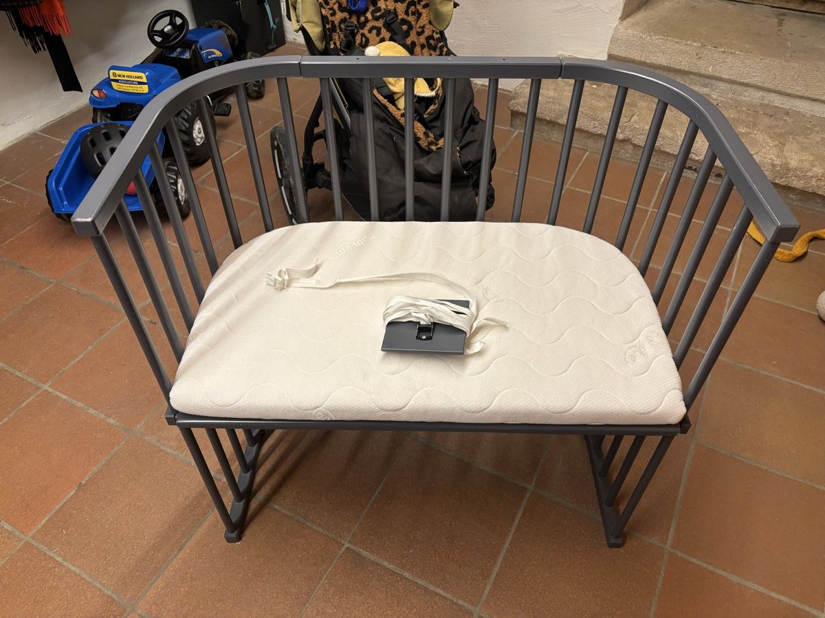 Letti: Babybay Beistellbett Boxspring grau – Usato da Oltingen venduto da Dimitree 4