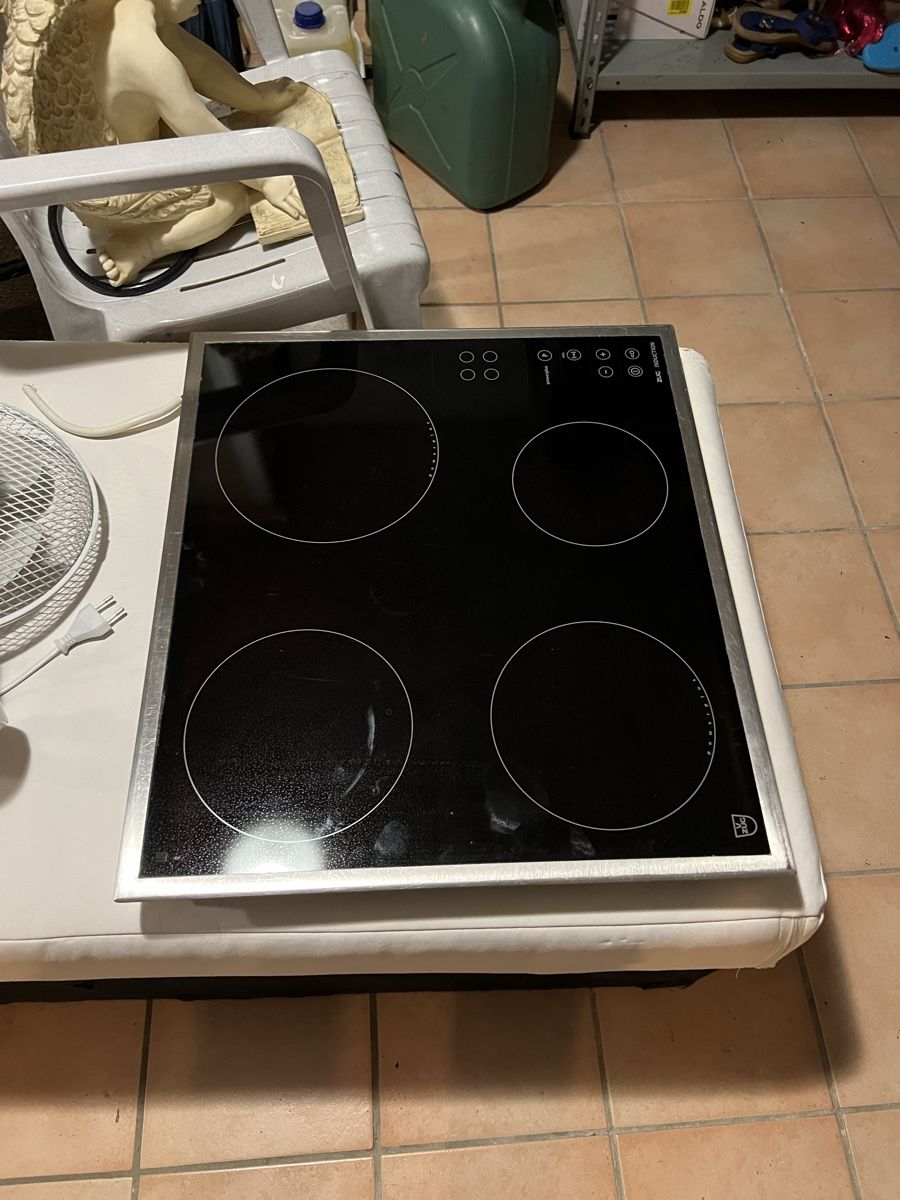 V-Zug Elettrodomestici da cucina: Elektrisches Küchenkochfeld – Usato da Basel venduto da AnselS