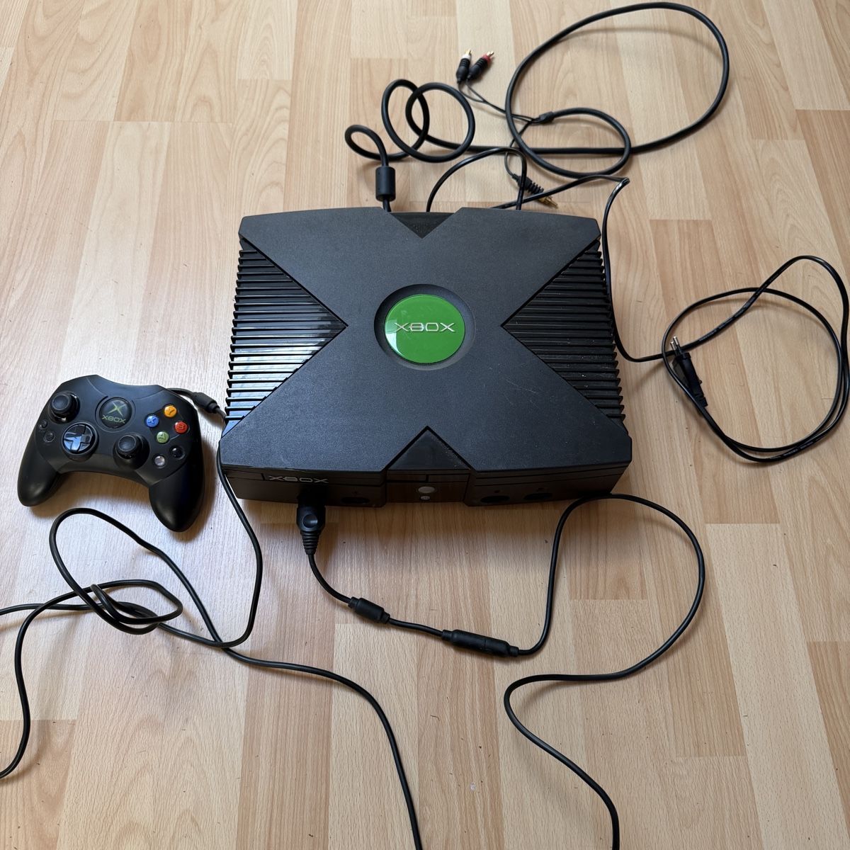 Microsoft Console: Microsoft Xbox Konsole mit Controller und Zubehör – Usato da Thun venduto da BanjoDan