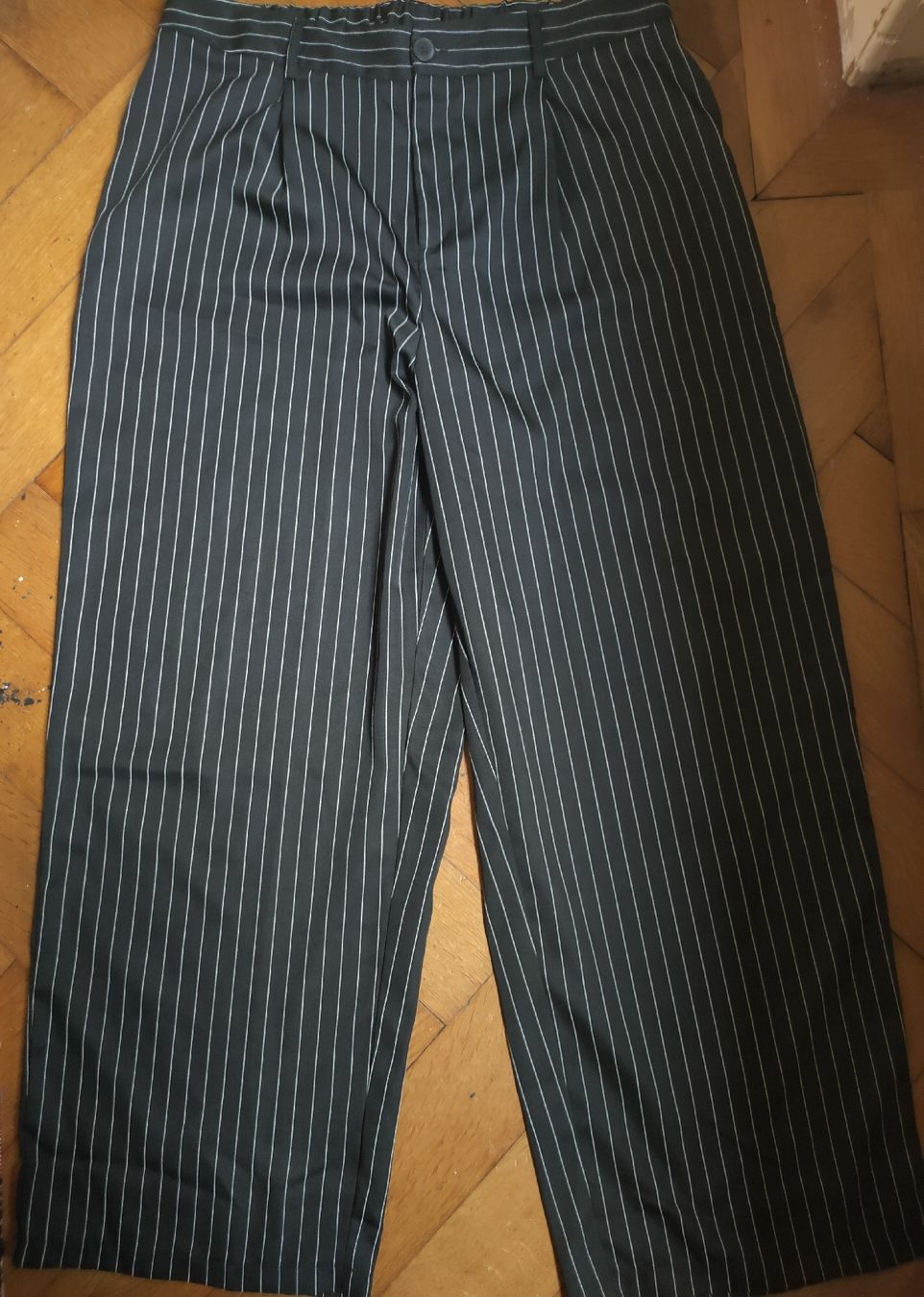 Hosen: Pantalon large noir à rayures blanches, taille 46 – Neu (gemäss Beschreibung) aus Lausanne von Cassandra11