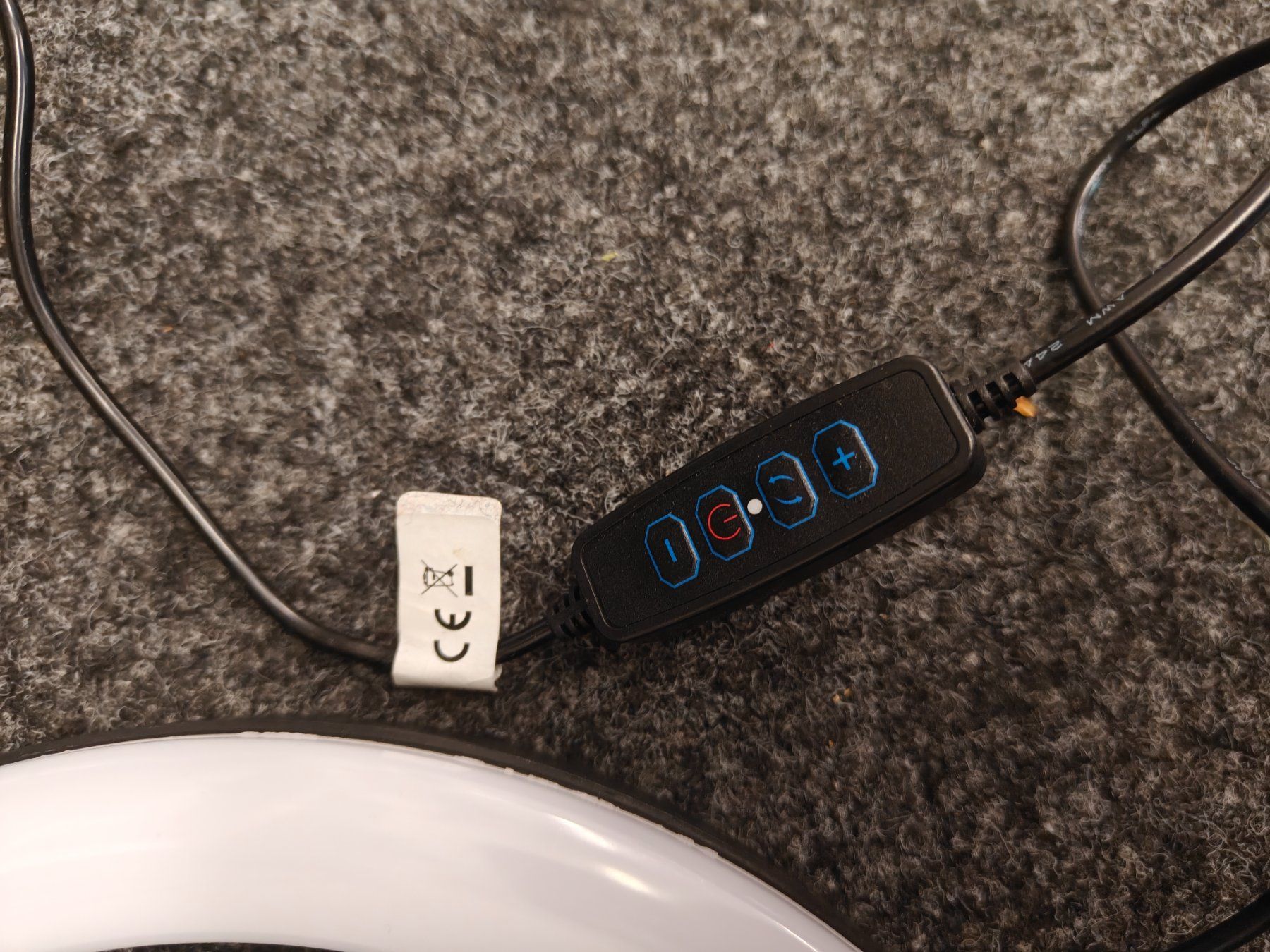 Lampade: LED-Ringlicht Handy-Halterung (ohne Stativ) – Usato da Zürich venduto da Matthieu60 2