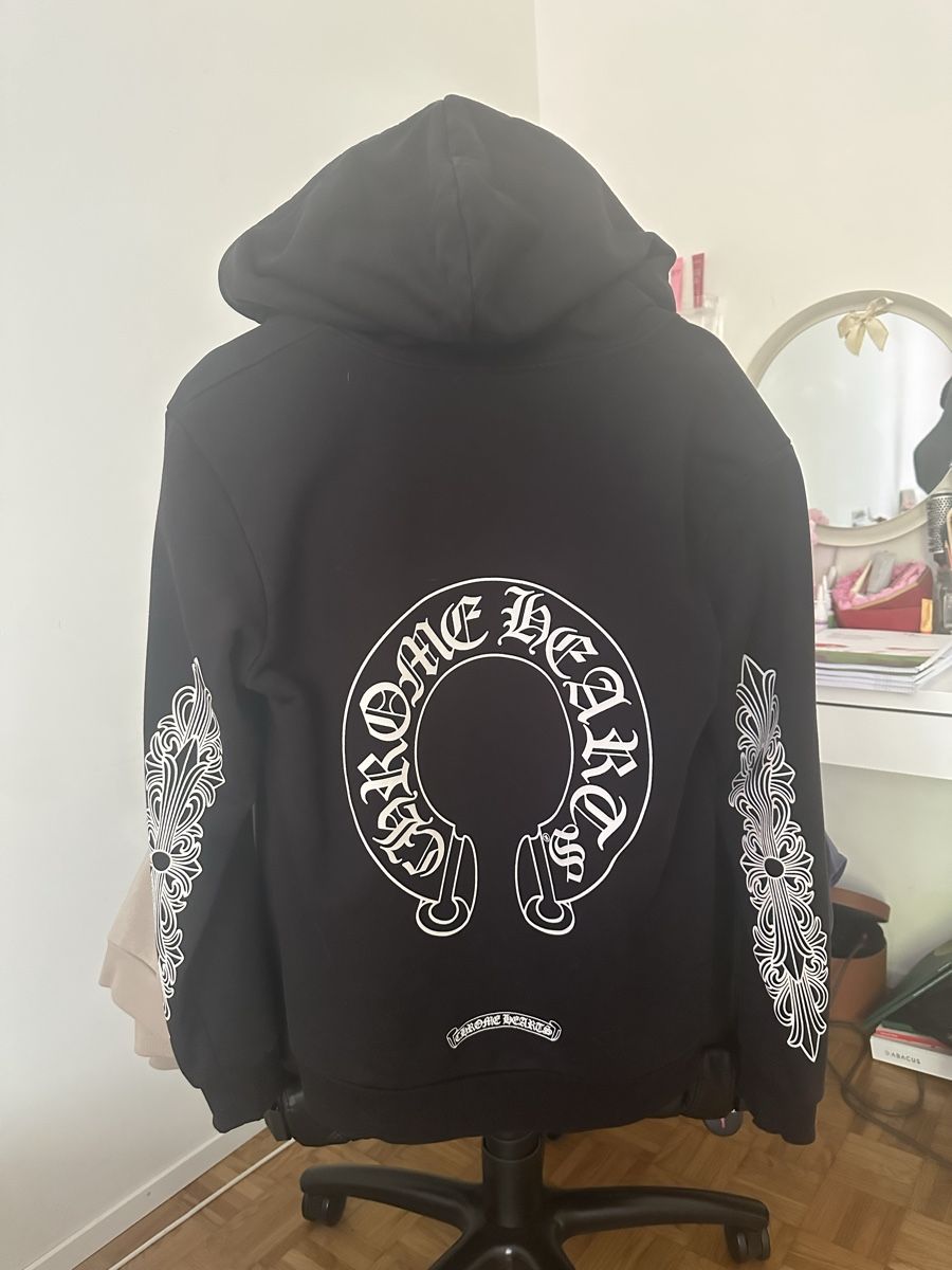 Chrome Hearts Giacche: Chrome Hearts Black Zip Hoodie Size Medium Used – Nuovo (secondo la descrizione) da Zürich venduto da mlanyfer 1
