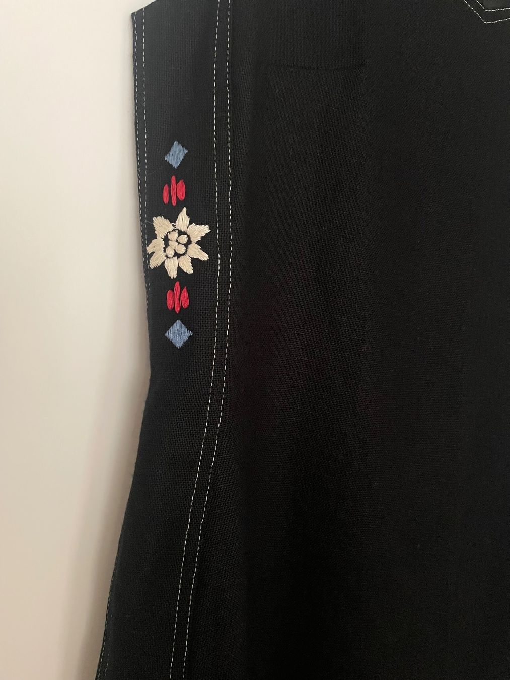 Kleider: Leinenkleid schwarz – Neu und originalverpackt aus Kriens von Mayang 1