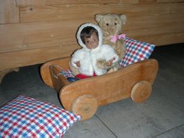 VITALI Holzwagen signiert, Puppenwagen zum Nachziehen, rar