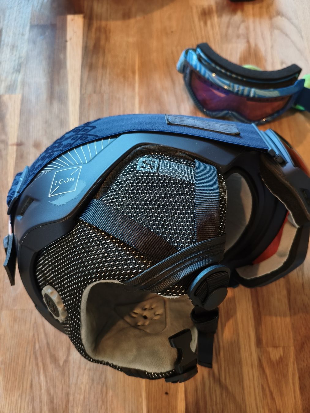 Salomon Caschi: Ski Helmet Salomon Icon Size L Good Condition – Usato da Zürich venduto da yul_7ccq 1