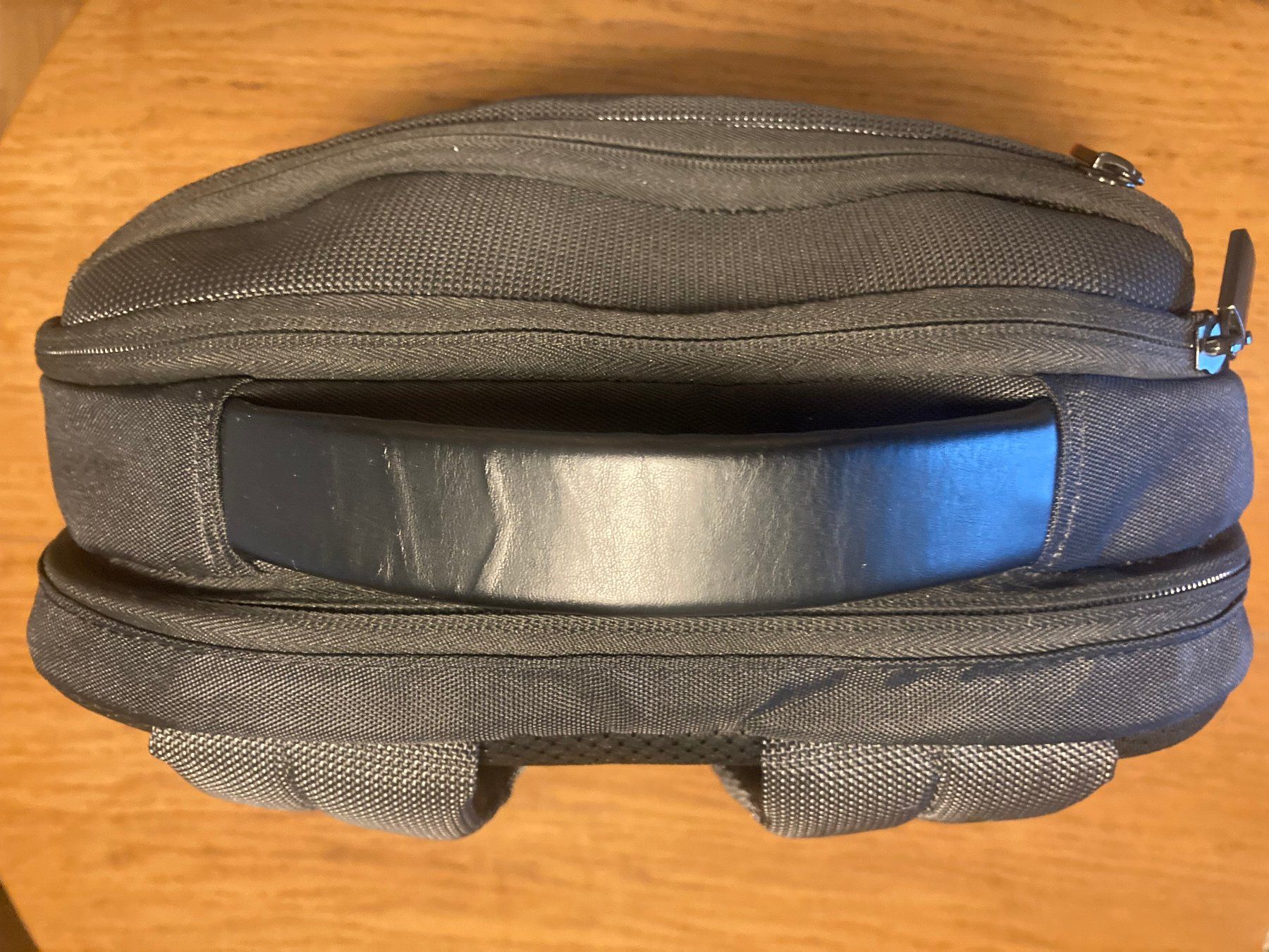 Lenovo Zaini: Sac à dos Lenovo ThinkPad Professional – Nuovo (secondo la descrizione) da Lausanne venduto da fan_y6hr 3