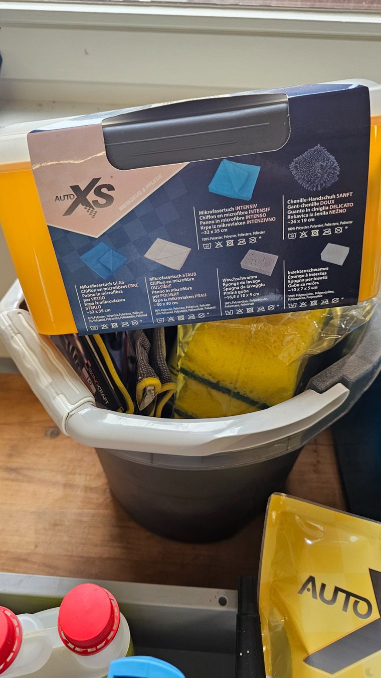Produits d'entretien: Posten mit Reinigungsset – D'occasion à Diessenhofen par Osio 1