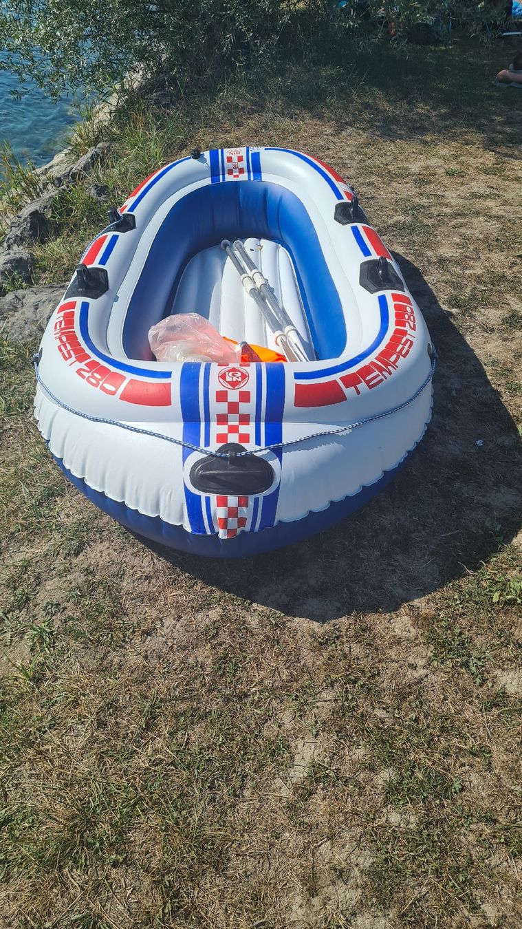 Barche: Schlauchboot Tempest 280 mit Paddel und Pumpe – Usato da Hombrechtikon venduto da Arica1 1