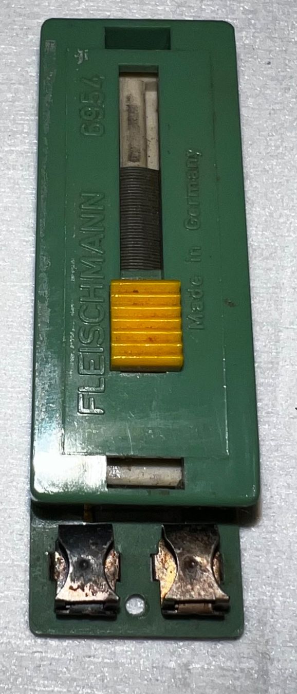 Fleischmann Modelleisenbahnen: Fleischmann Langsamfahr-Wiederstand , 6954 – Gebraucht aus Basel von jonnyhaas 2