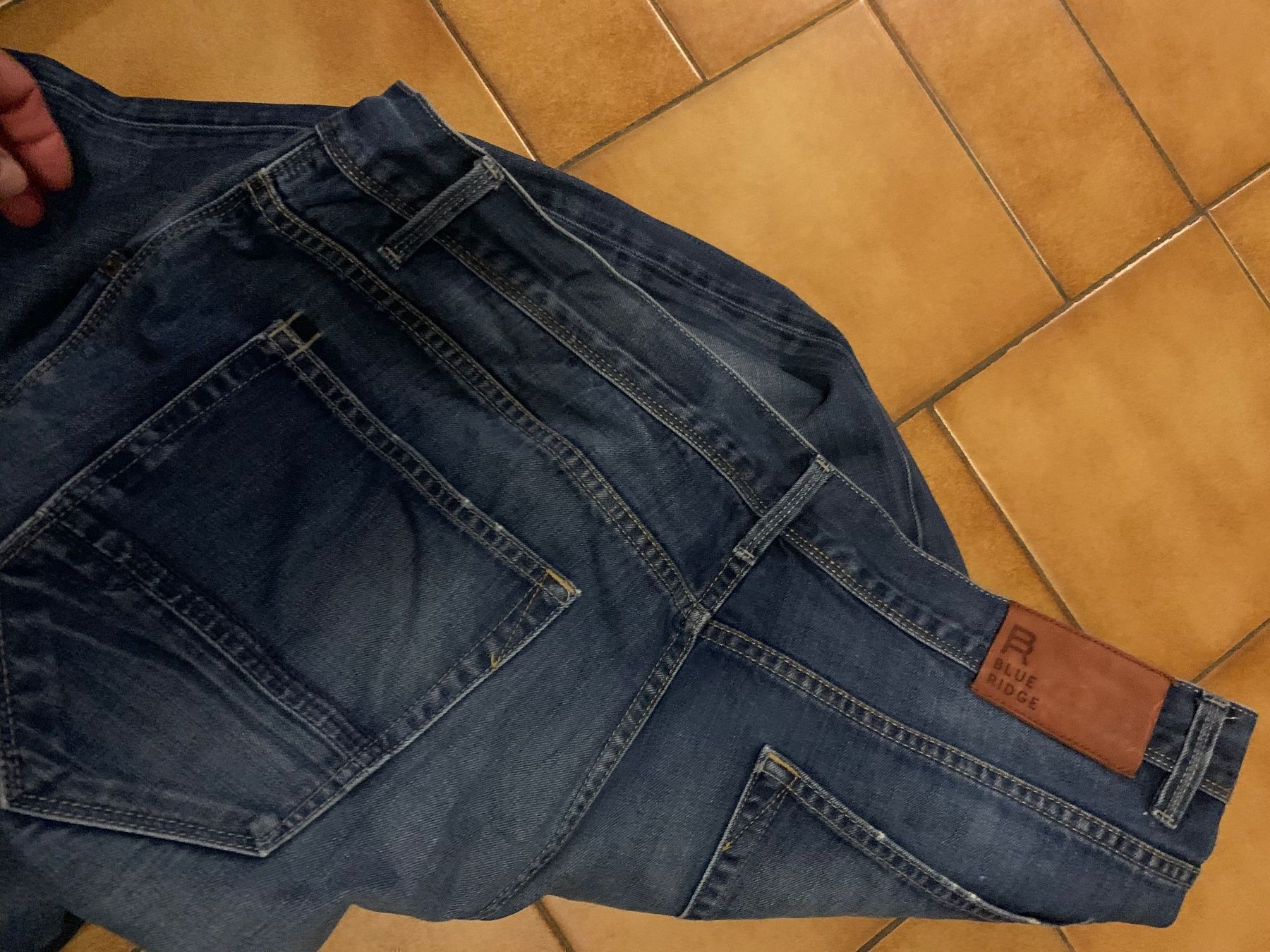 Pantaloni: Pantalon posé à plas 50 cm – Usato da Veyrier venduto da kimedovapa 2