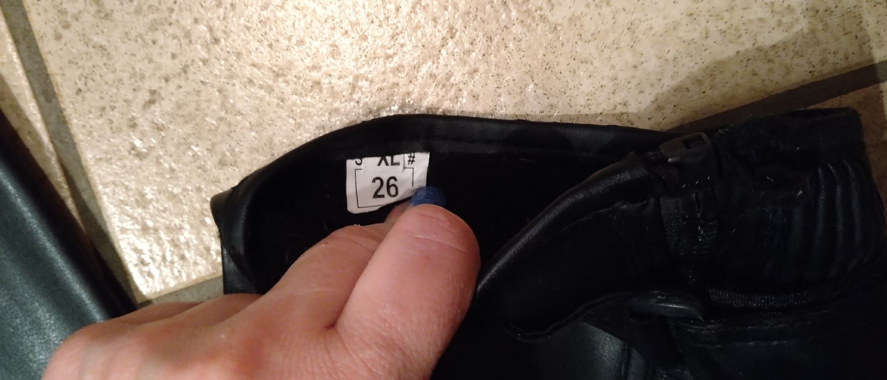 Herrenschuhe: Reitchaps XL – Gebraucht aus Scheuren von  1