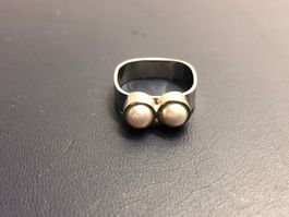 Damenring mit zwei Perlen aus 18 Karat Weissgold Au 750