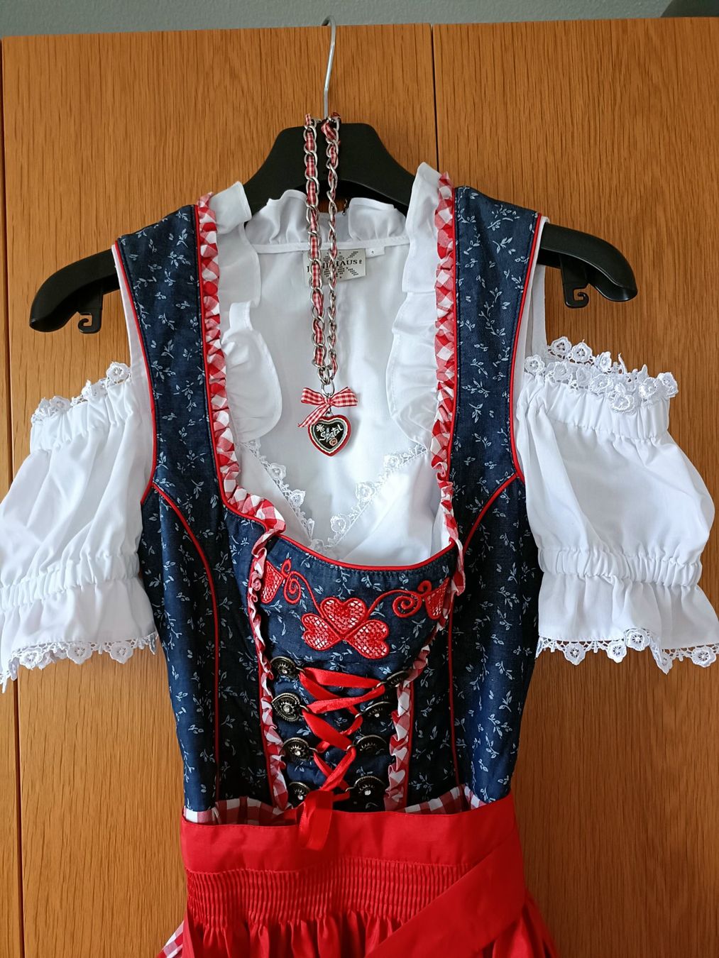 Costumes: Dirndl Rotkariert – D'occasion à Thun par fiechli 1