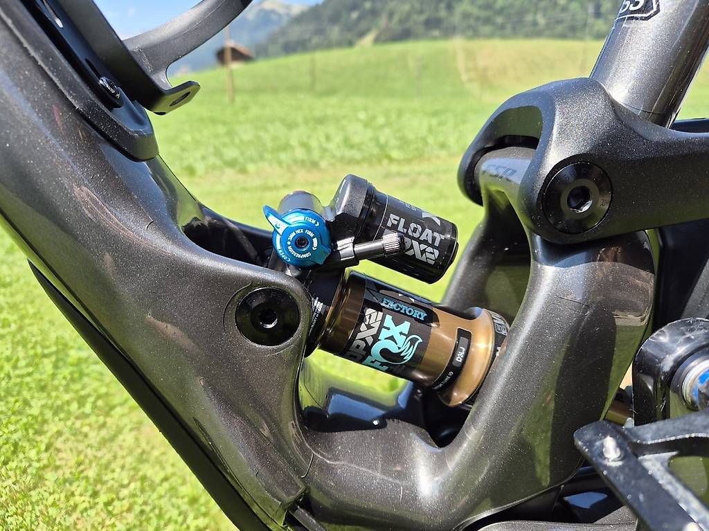 Specialized Velos: Specialized Enduro Custom, Top Bike – Gebraucht aus Gstaad von rha_2xfh 3