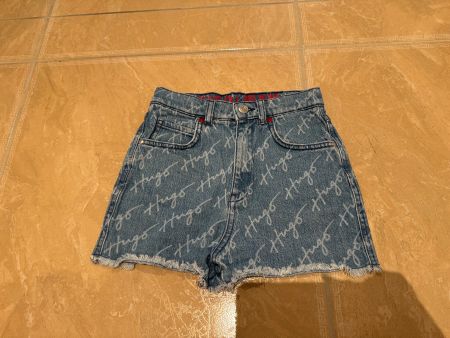 Hugo BOSS NWT coole Shorts, 10J 140