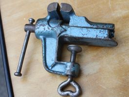 VINTAGE EISEN SCHRAUBSTOCK KLEIN