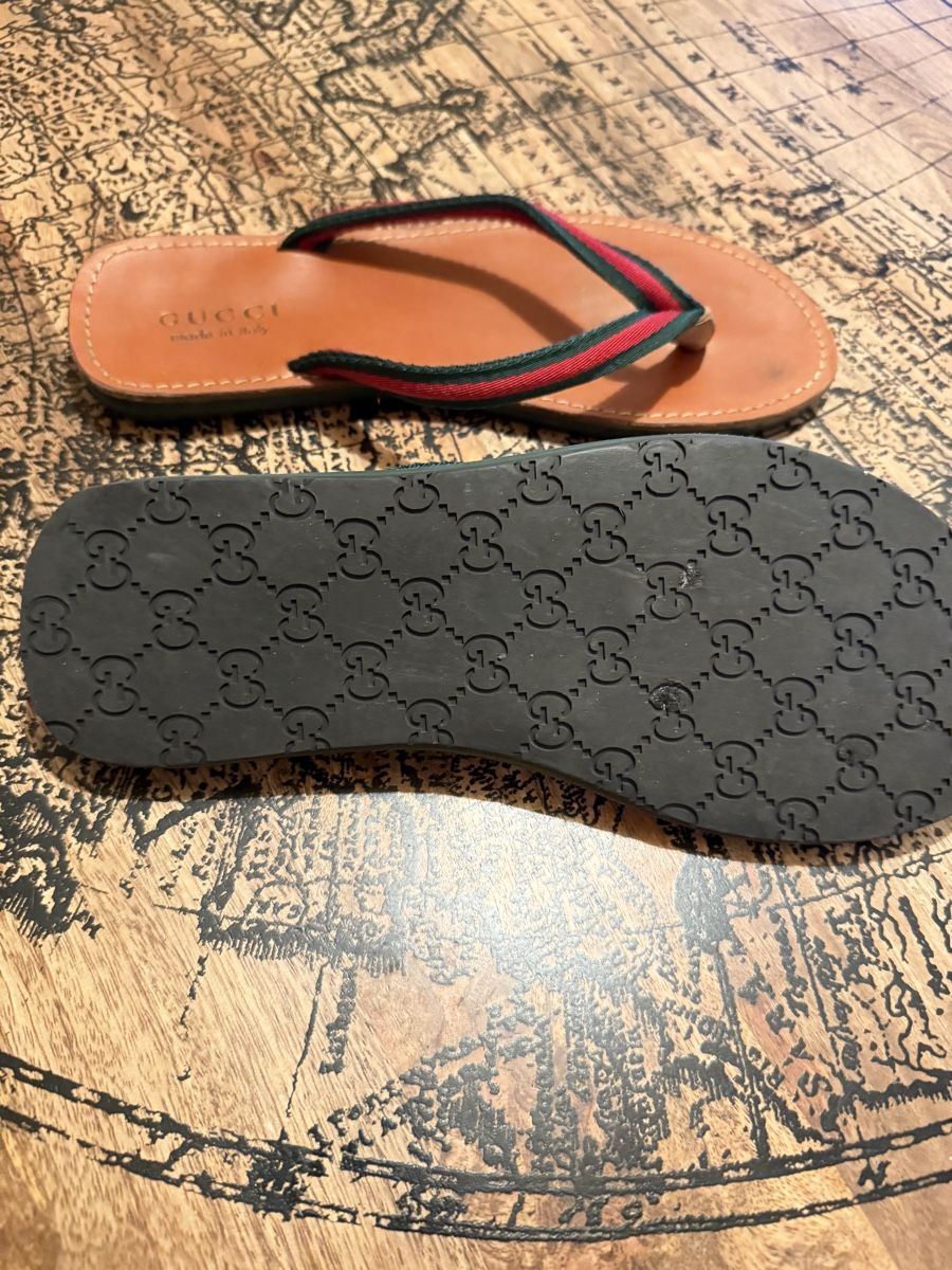 Gucci Scarpe da uomo: Gucci Web Stripe Leather Flip Flops Sandals – Nuovo (secondo la descrizione) da Versoix venduto da pen_6hgs 1
