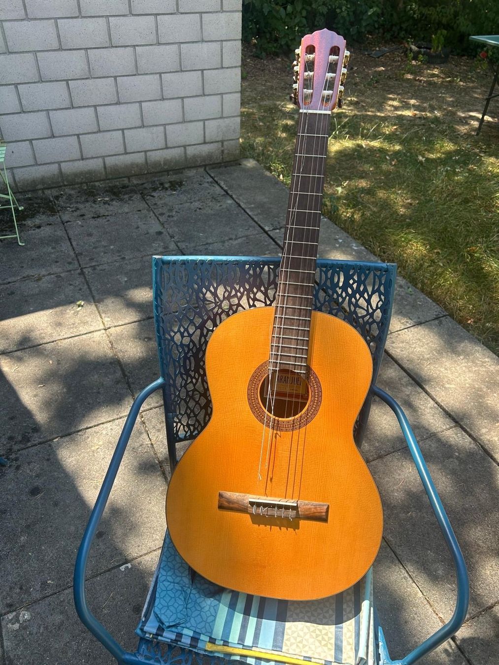 Musikinstrumente: Guitare Aranjuez A4F comme neuve – Gebraucht aus Lausanne von mad_9fnl