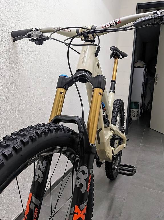 Vélos: YT CAPRA 27 CF Pro Race - Large - Eggshell – D'occasion à Stans par Blackspeedy 3