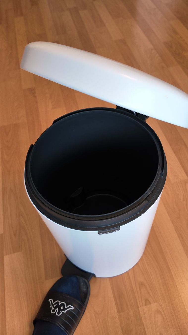 Brabantia Cestini per rifiuti: Brabantia Newlcon 20 lt – Usato da Wila venduto da Maxli00 1
