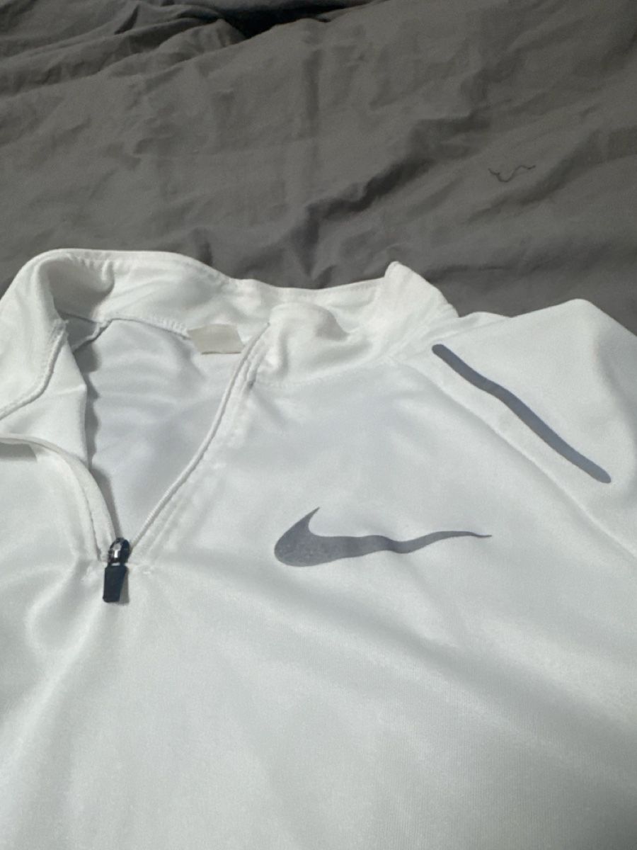 Nike T-shirt: Haut Nike édition running blanc – Usato da Fribourg venduto da bar_q2pw 1