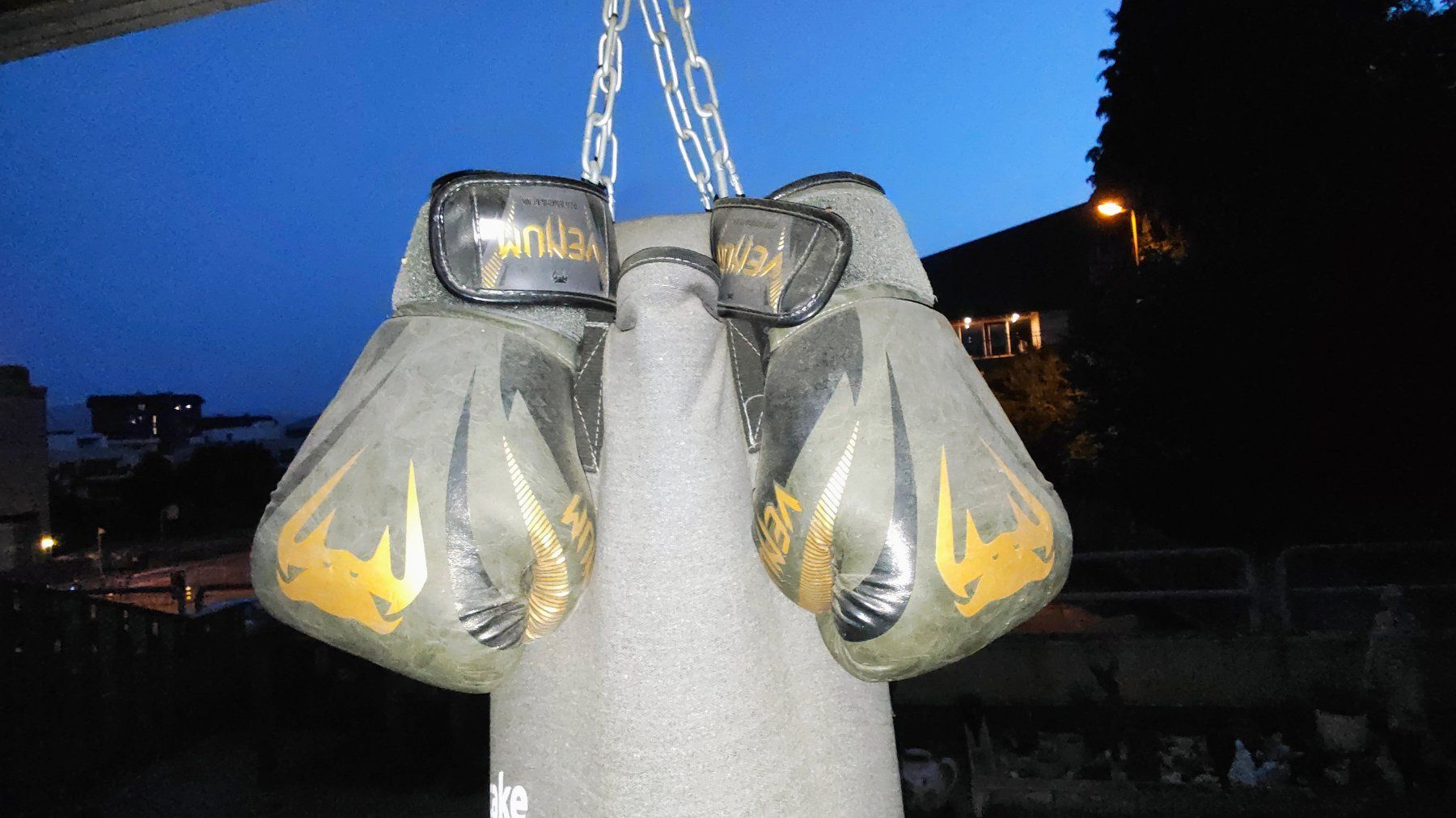 Venum Sacchi da boxe: Boxsack tectake inkl. Venum Boxhandschuhe – Usato da Emmenbrücke venduto da bluebird_ 6